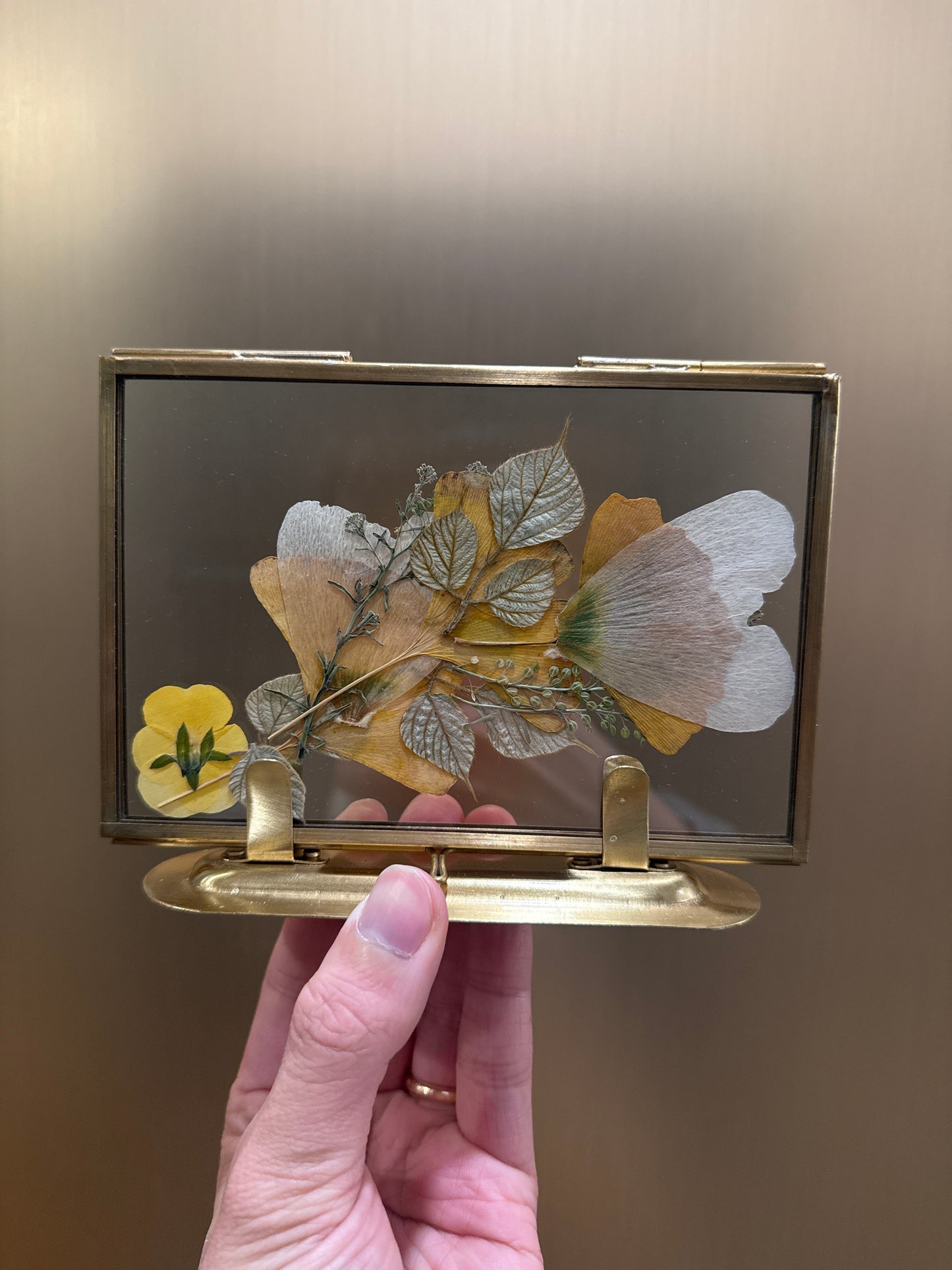 Pressed floral standing frame