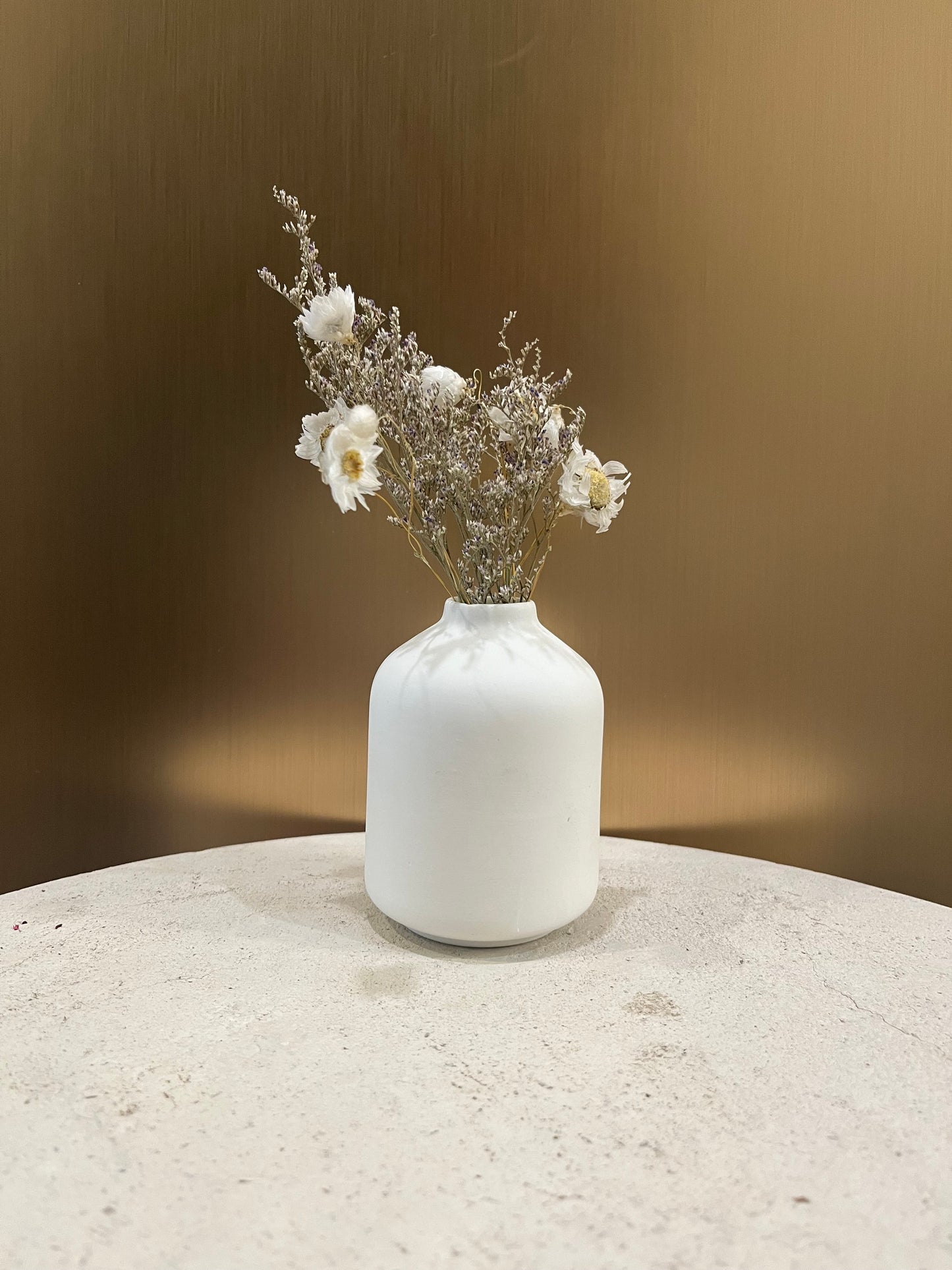 Wild daisies arrangement