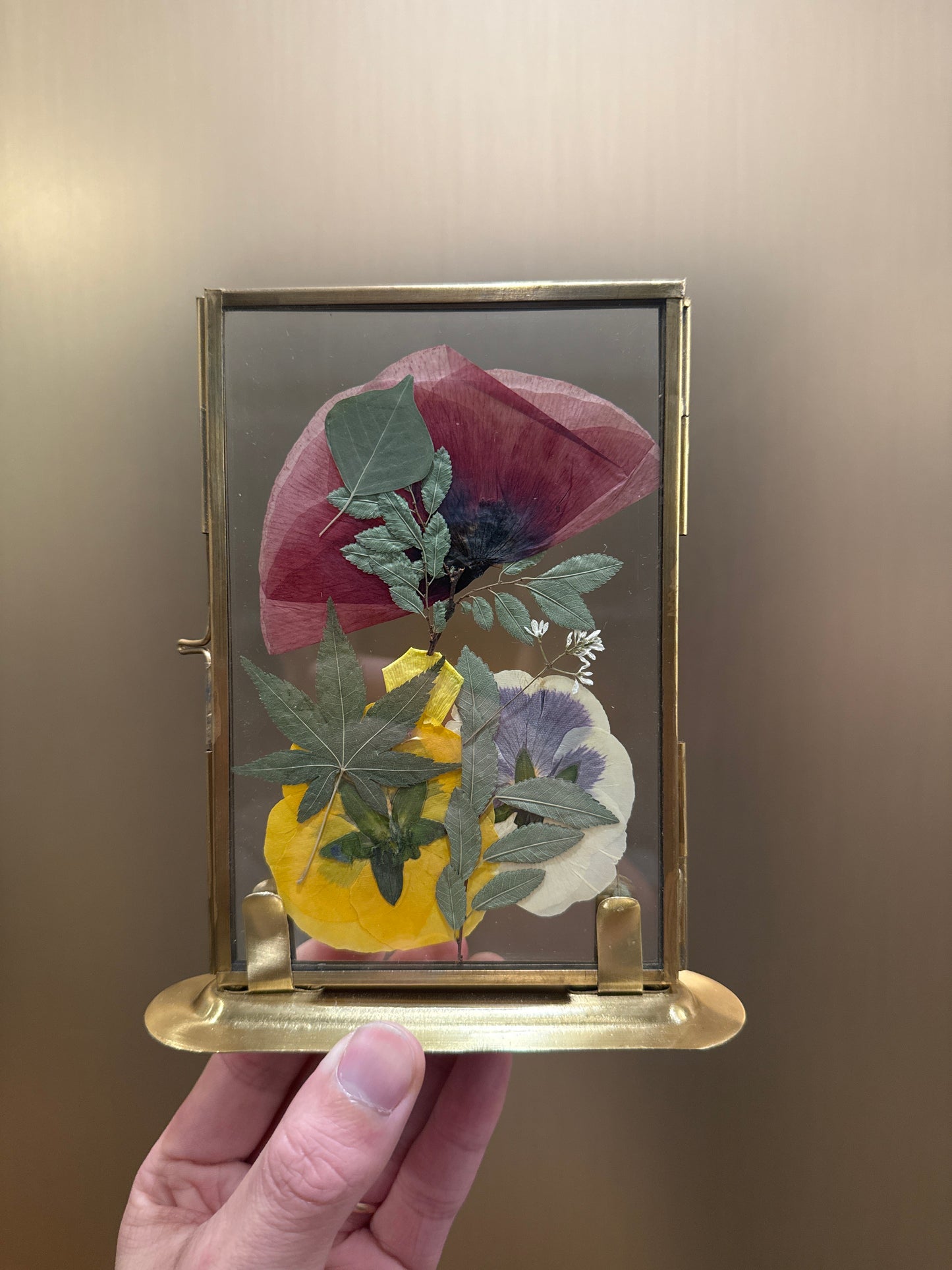 Pressed floral standing frame