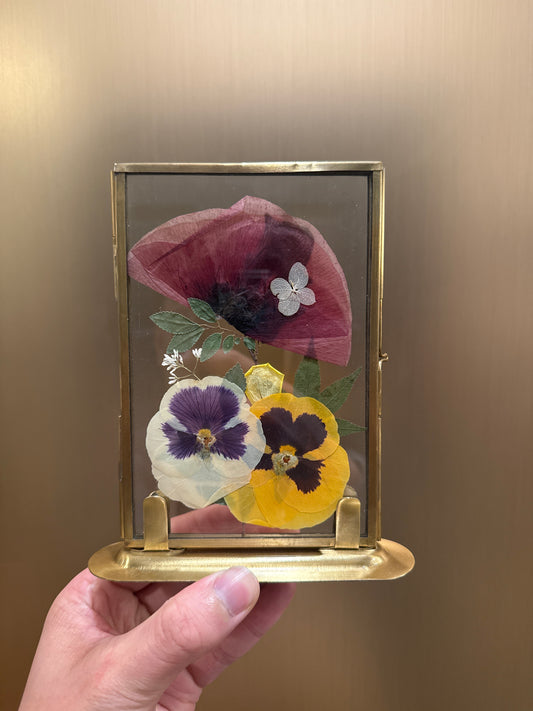 Pressed floral standing frame