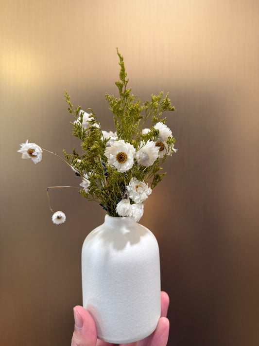 Little wild daisy arrangement in green
